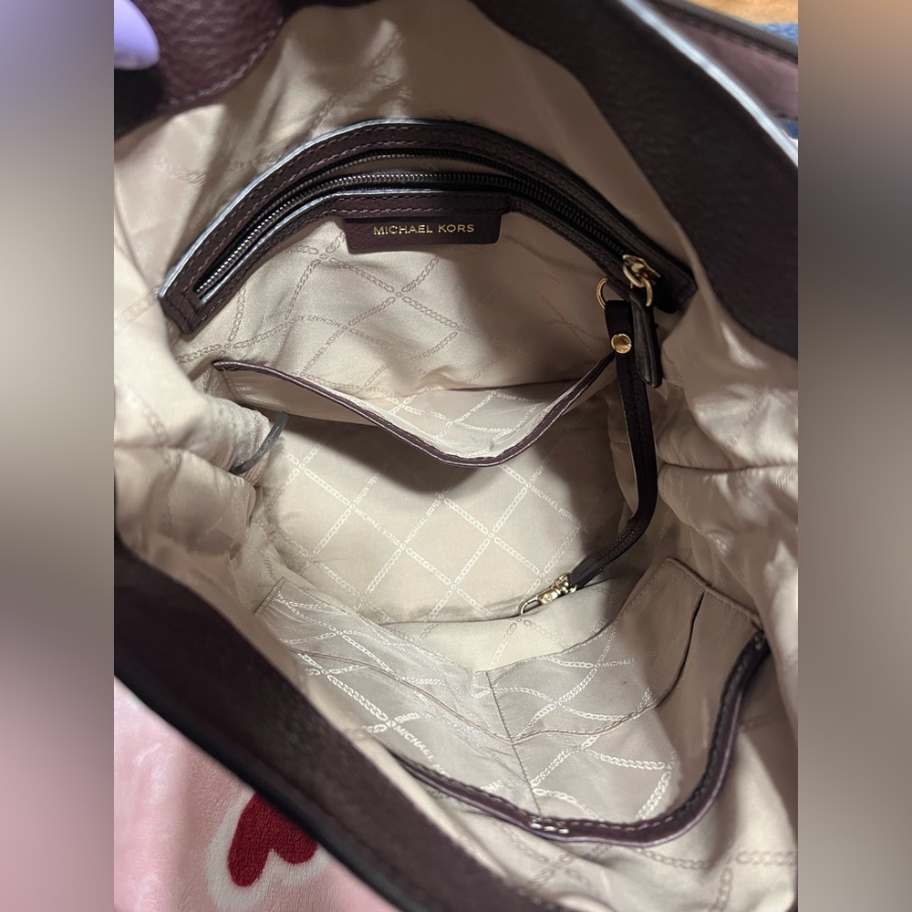 Michael Kors Brooke Bucket Bag - Picture 9 of 10